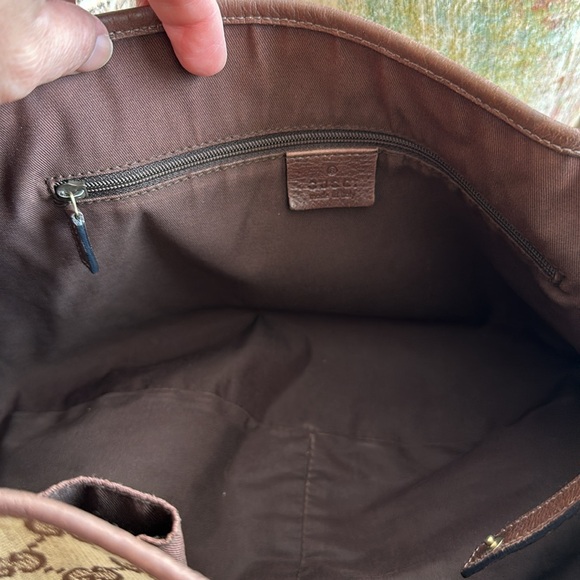 Gucci GG Canvas Medium Abbey Shoulder Bag - Picture 6 of 11